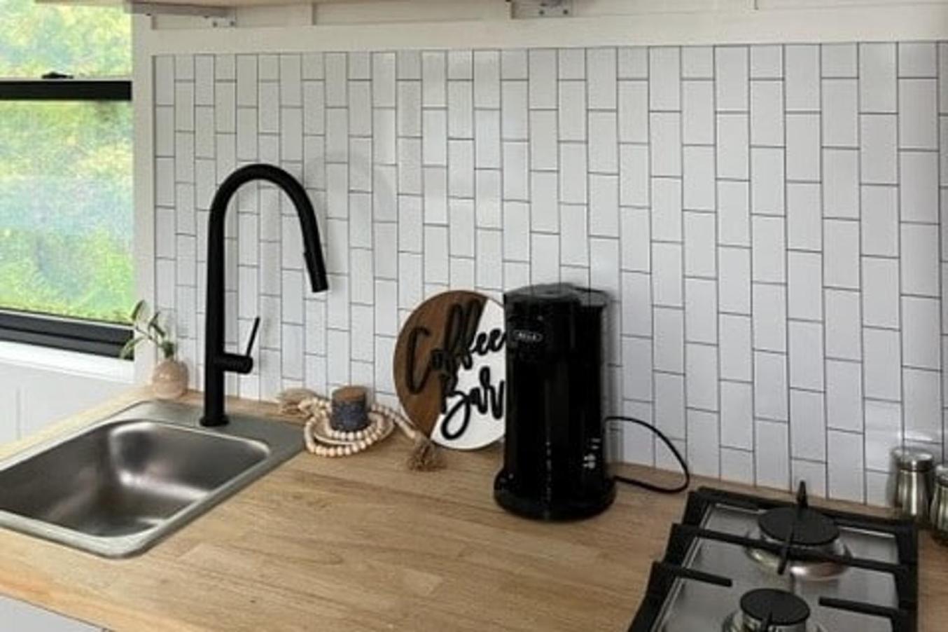 The Endeavor Tiny Home! Elizabethtown Exteriör bild