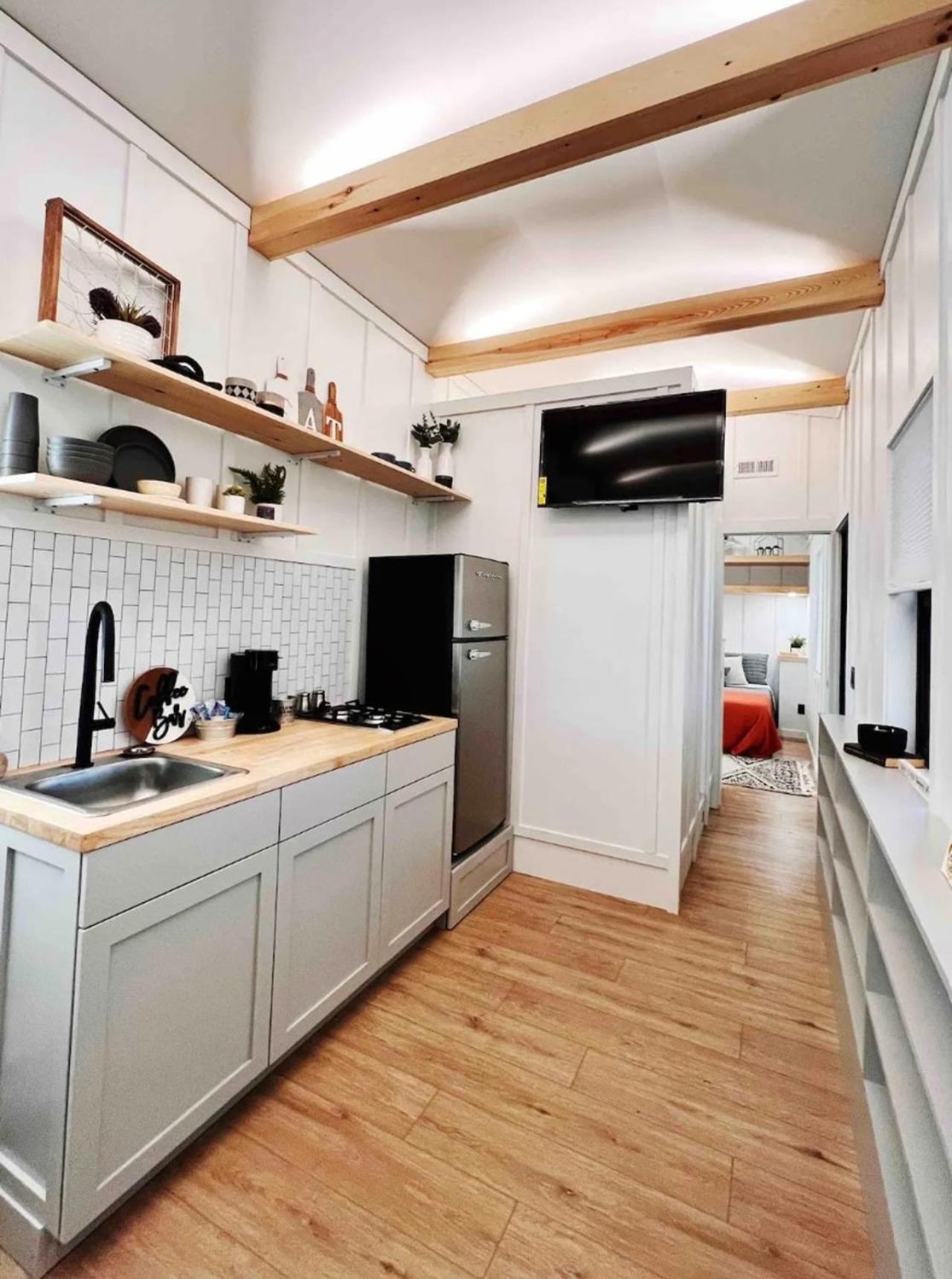 The Endeavor Tiny Home! Elizabethtown Exteriör bild