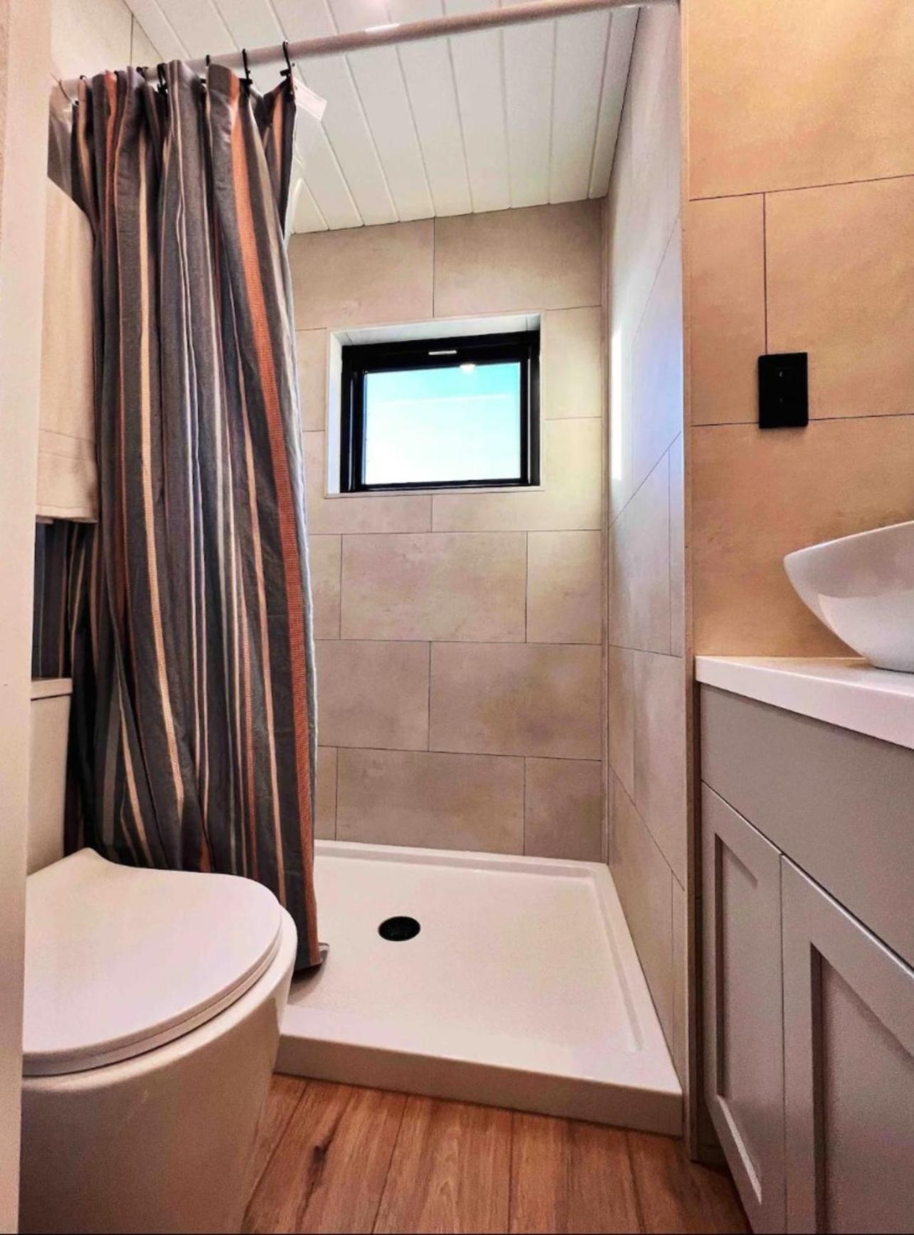 The Endeavor Tiny Home! Elizabethtown Exteriör bild
