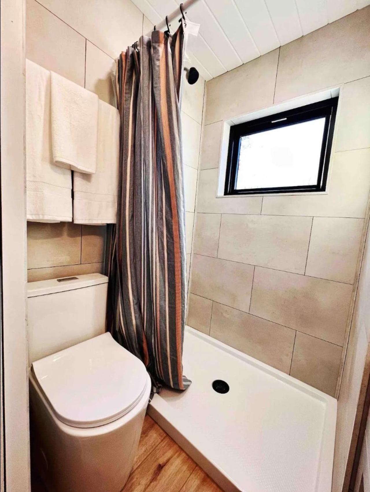 The Endeavor Tiny Home! Elizabethtown Exteriör bild